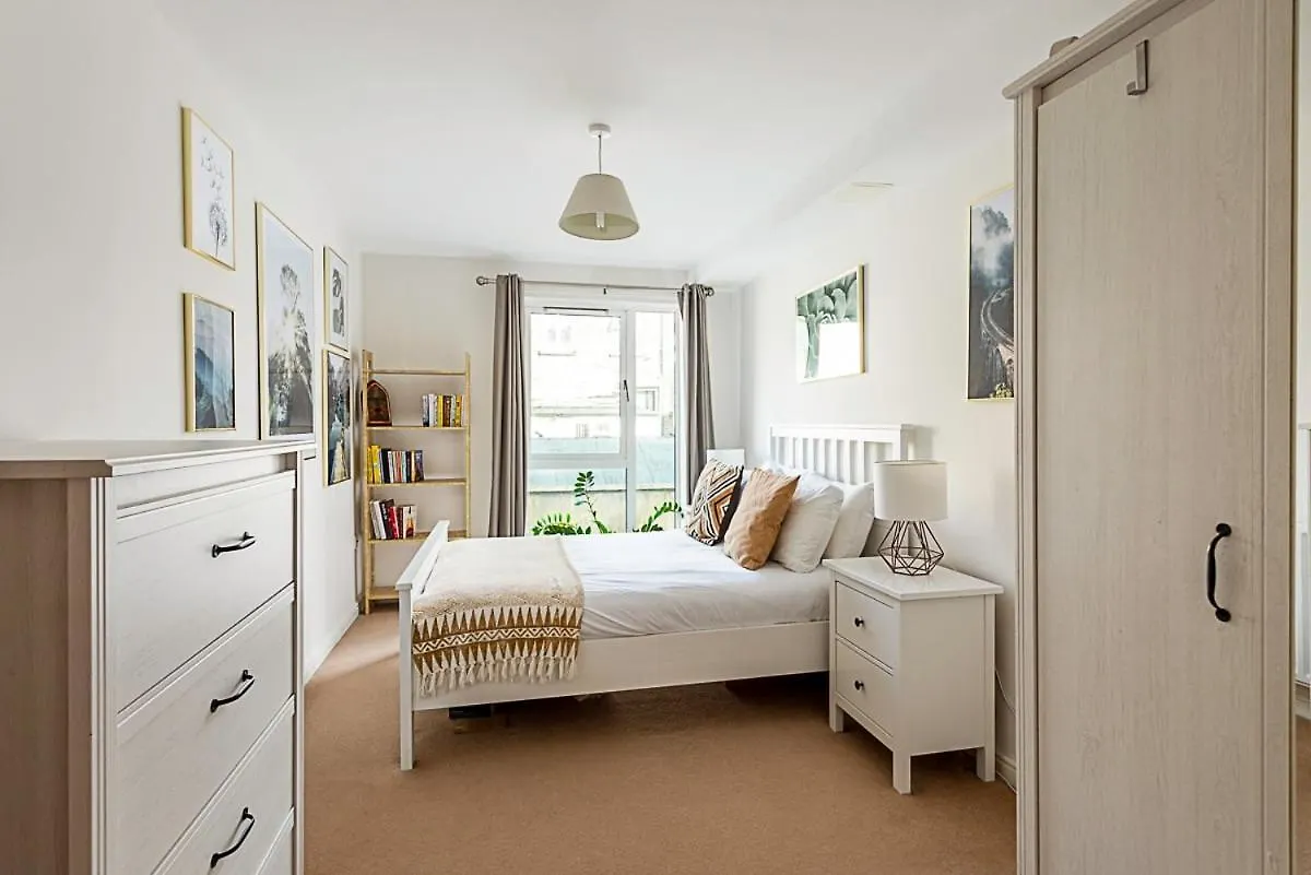 Bright Flat In Historic Whitechapel Apartment London